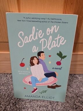 Sadie on a Plate by Amanda Elliot Paperback